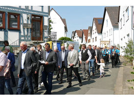 Fronleichnamsprozession durch die Straßen von Naumburg (Foto: Karl-Franz Thiede)